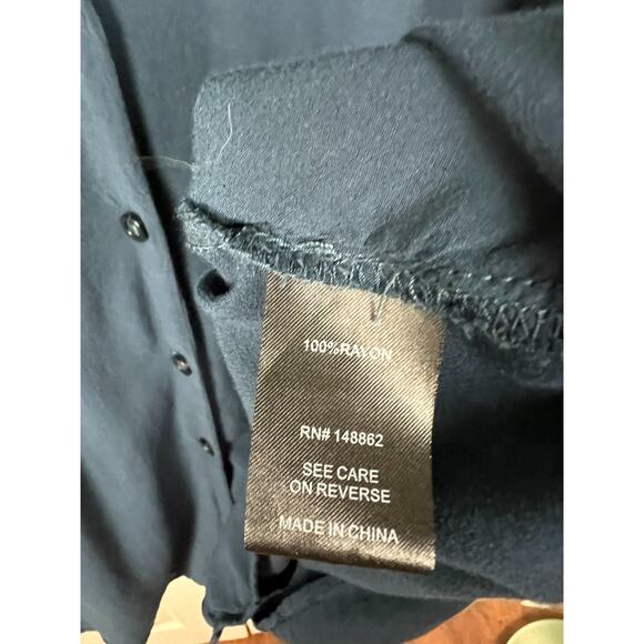 Torrid Harper Womens Plus 2X Blue Blouse V Neck 3/4 Roll Tab Sleeve Top Rayon - Picture 3 of 6